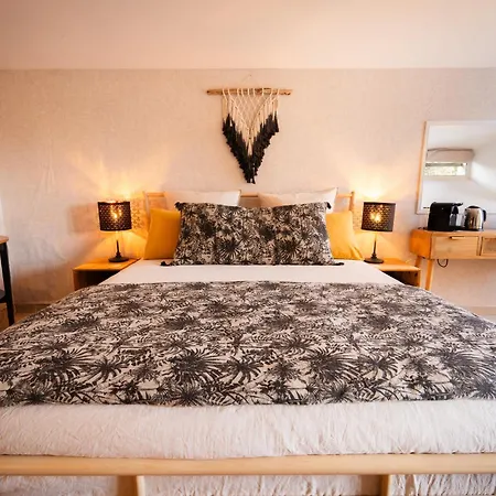 Chateau Papounan Bed & Breakfast *