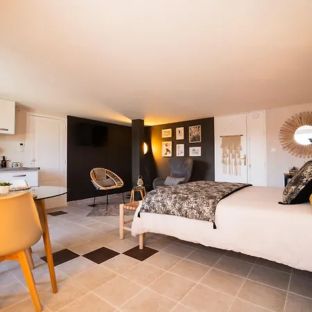 Chateau Papounan Bed & Breakfast