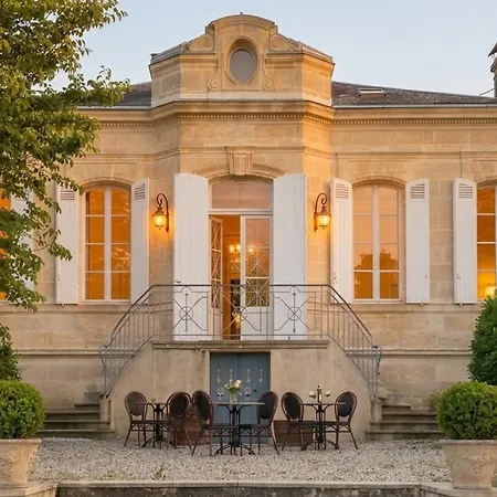 Chateau Papounan Bed & Breakfast *